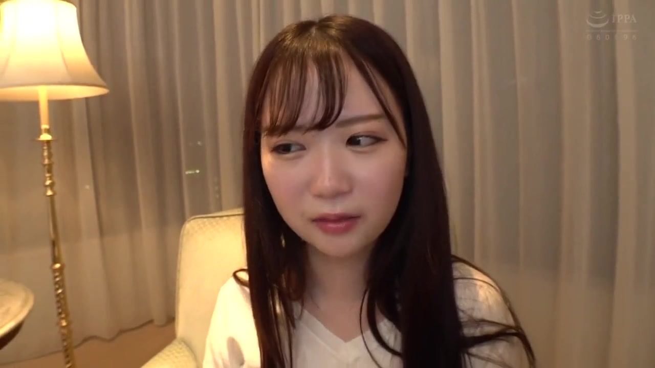 向理来　一位天真无邪、皮肤光滑的女大学生来到东京上大学，与一位英俊的男演员发生了无保护性行为，并因此受到刺激，最终与他发生了无保护性行为。