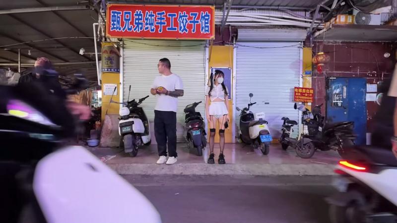 广西南宁琅西夜市 口罩女 萝莉型少女温柔可人 值得推荐