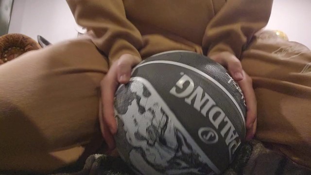 Skater Toy—我拼命地操我的篮球，沮丧地毁了我鸡巴里所有的精液