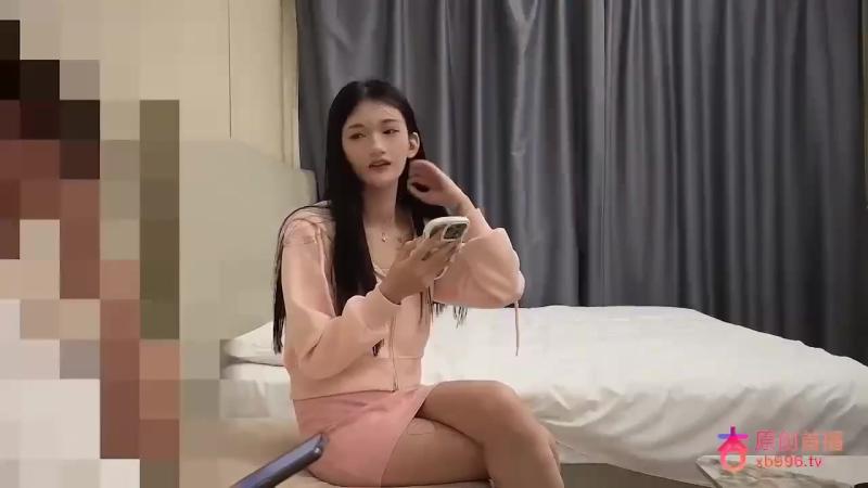 今天约的^ 第一@@%个妹子发现了摄像头，后_]面换地_!$方又约了个清纯学生妹，刚兼职没多久还不太会，小 ![穴都干红)了 37分钟