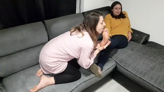 我的继妹向我请求允许舔我的脚——Latinafeet386