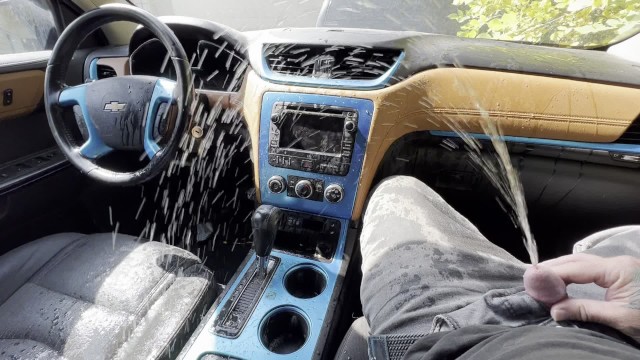 GoldBoyWet—角质汽车小便和精液