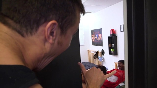 MIA KHALIFA - 向四分卫的大黑鸡巴表达一些欣赏