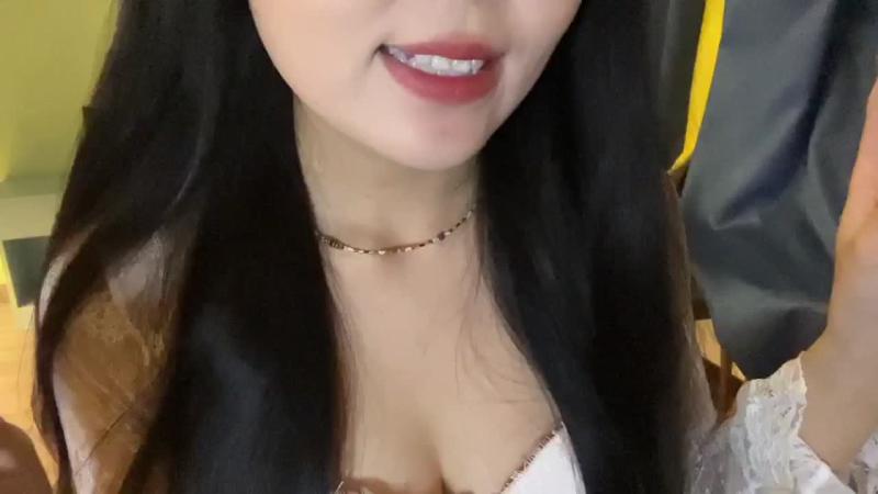鲜艳红唇舔屏 ASMR
