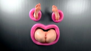Gloryhole 隔着墙操那个屁股，直到她的脚抖动 – pinkloving