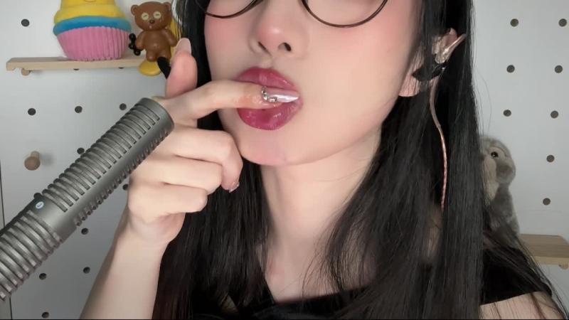 手指蘸果酱