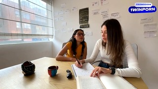 我的女同性恋邻居是一名教师，她会帮我做作业。