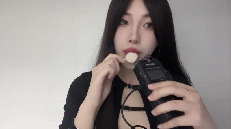 璐璐哄睡屋   吃糖