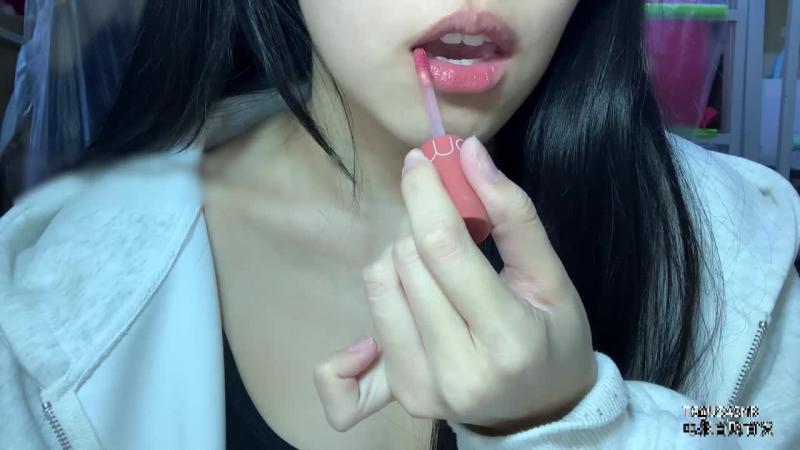 眠羊要睡香香觉   涂口红吃棒棒糖