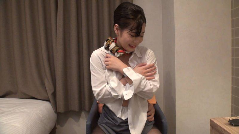 【初次拍摄】外资航空公司勤务 CA 24岁。记录从憧憬的黑色丝袜美腿出色的空姐那里得到第一次也是最后的破处样貌。中出性爱拍摄。 FC2-PPV-4846474