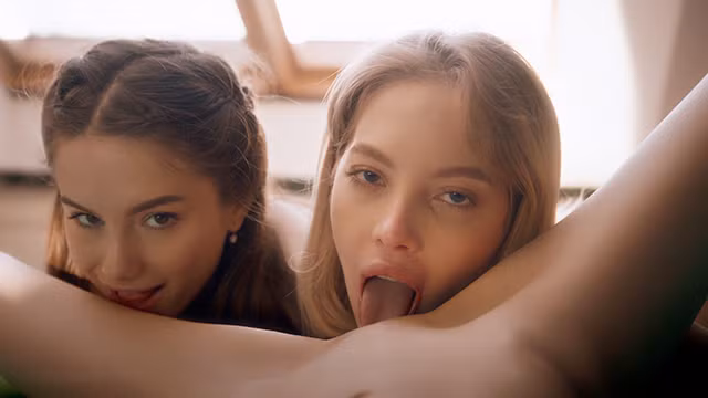 贝拉、莉奥娜·米娅和莉兹·奥申主演的精彩三人女同性爱场景