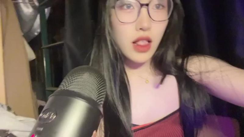 璐璐哄睡屋_不知道是什么颜色的吊带