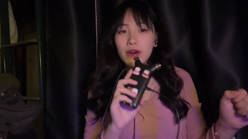 璐璐哄睡屋_用麦克摩擦衣服_没开美颜