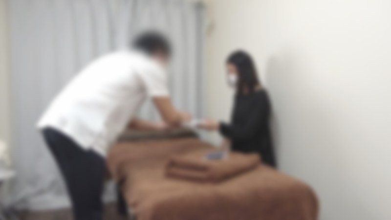 ♡到3/8半价！【无码/无套中出】早上送孩子去上学的途中，非常漂亮且气质优雅的单亲妈妈来店了。看起来很疲惫。 FC2-PPV-4853279