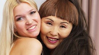 亚洲继母教导女孩同性恋做爱