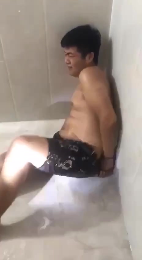 电出火星子来了，电棍太恐怖了