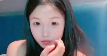 两个风骚少妇的诱惑，全程露脸跟狼友互动撩骚