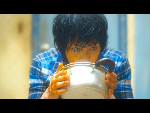 女孩捡到一个少年，不会说话食量惊人，发怒还能挡子弹！《狼少年》