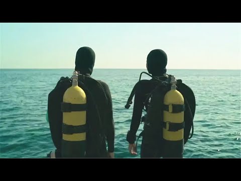 姐妹花深海潜水，意外遭遇巨石滑坡，技术再专业也只能绝望《潜水》