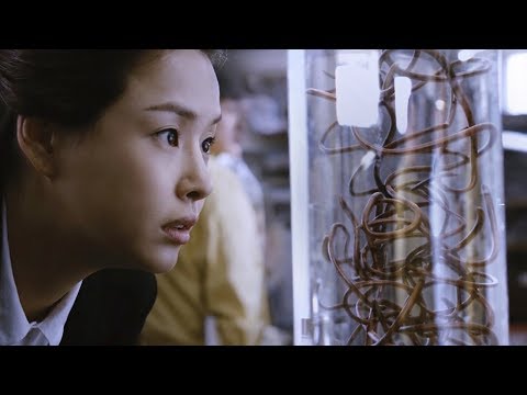 变异生物寄生人体，长大后破体而出，人类则被吸成干尸！速看科幻电影《铁线虫入侵》
