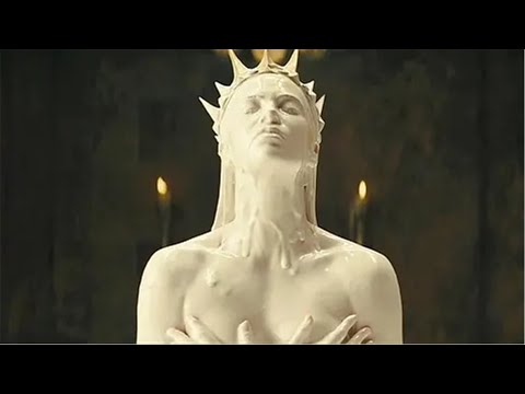 女人为了永葆青春，每天用牛奶洗澡，再把洗澡奶给穷人喝《白雪公主与猎人》