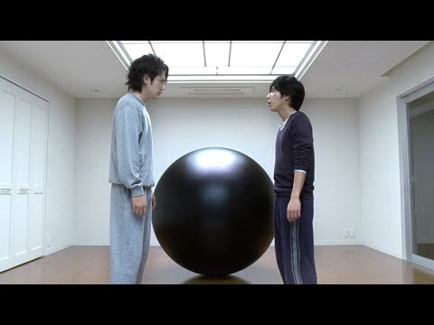 两个小伙意外死亡，来到神秘黑球空间，打外星人攒满100分就能重生！《杀戮都市》