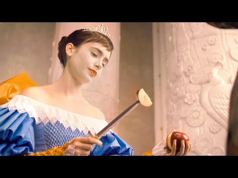 白雪公主收到毒苹果，她不仅没吃，还切下一块送给了王后！《白雪公主之魔镜魔镜》