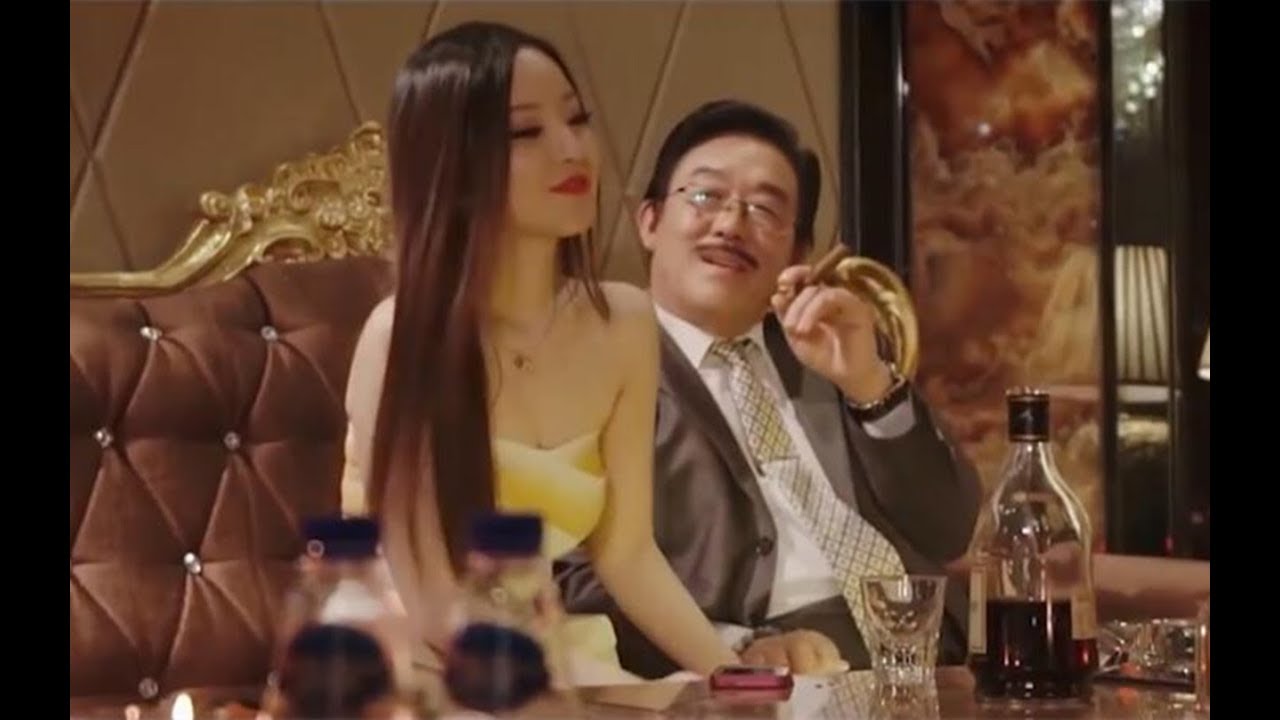 陪酒女孩与老男人们的钱色交易！一部大尺度电影《妈咪》