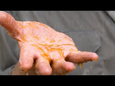 小伙梦到恐怖黄油雨，耗尽钱财造避难所，别人都以为他疯了！《存身》