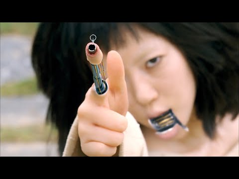 女孩坚信自己是机器人，每天舔电池充电，一伸手就能变成机枪！《机器人之恋》
