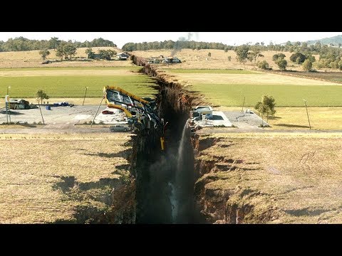 史上最强9.6级地震来袭，大地直接被撕裂，城市瞬间变成了地狱！《末日崩塌》