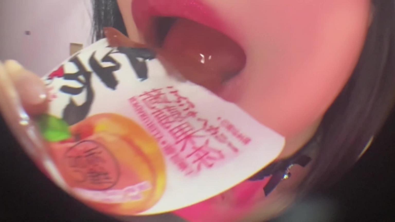 饱饱开门吃果冻