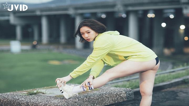 全裸露点7分多钟剧情片健身教练把正在做运动的雅捷少女操翻了