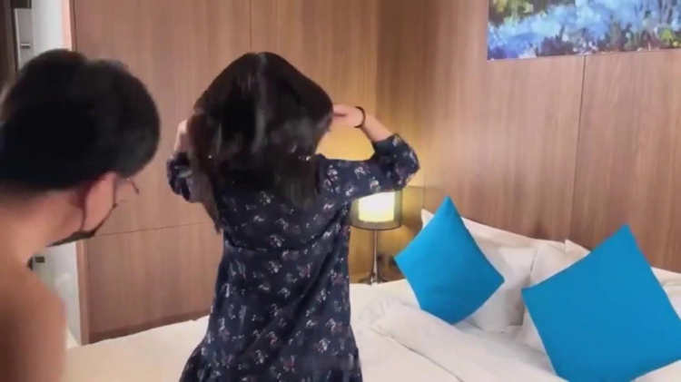 自拍清纯美女挑战十根大鸡鸡轮流操被射得满身都是精[1]