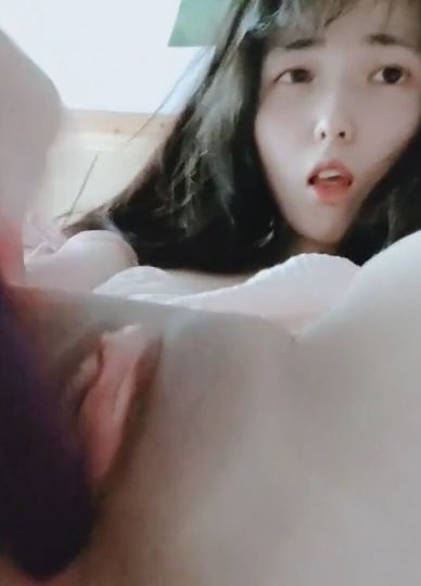 极品网红Erica Hand替毛完露脸自慰