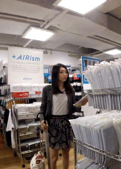 卖场偷拍冷艳妹妹