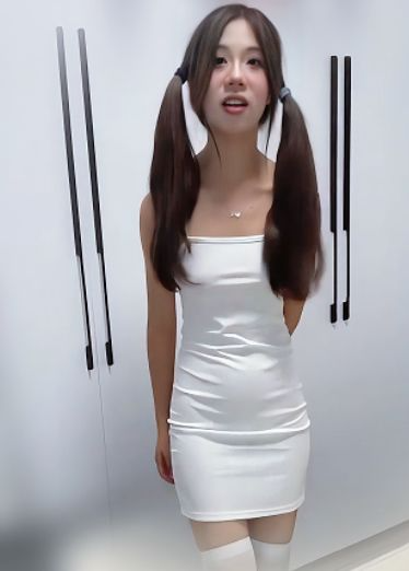【真实猥亵pua现场，打着试衣模特旗号摸胸】让真空穿后妈裙，摸了好几次胸，发现不对结果又被pua回去
