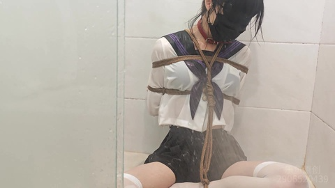 【乐鱼】浴室里被紧缚湿身玩弄的小M