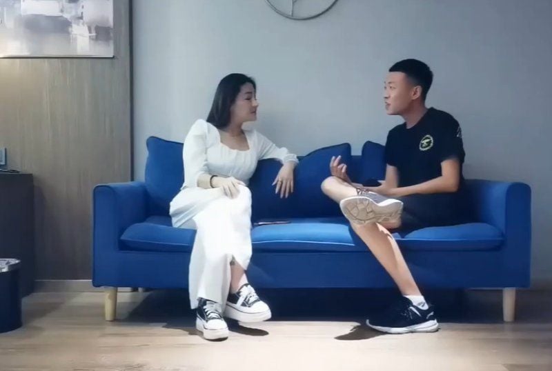 【黄先.?@%(生;探花】外围小少妇，抠穴狂魔附体又舔又插]+，一对豪乳肆意蹂躏玩?%\^爽了