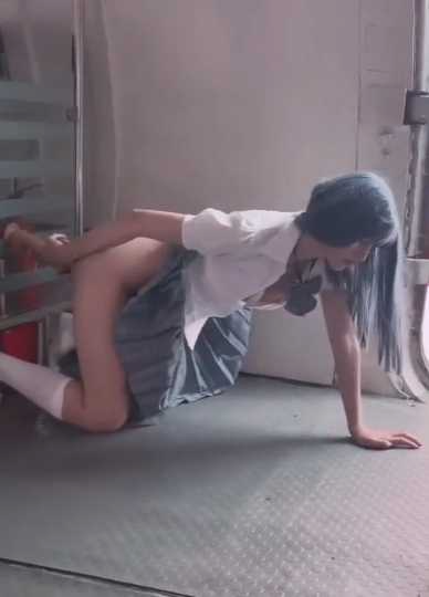 美女阿朱极品美鲍机舱内假JJ自慰