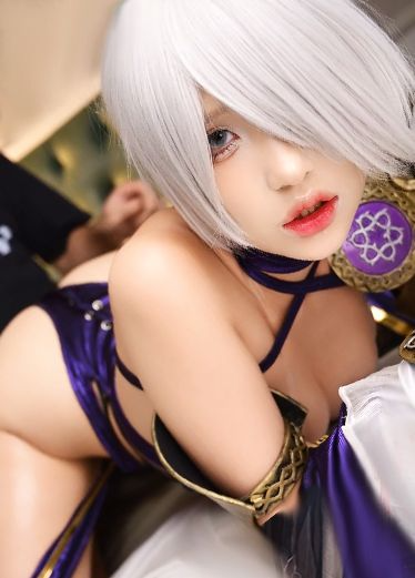 香勃勃的coser美尻短发美人超紧实嫩逼酒店做爱