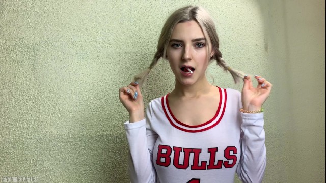 EVA ELFIE - 淫荡的女学生勾引他的同学被射的满身精液
