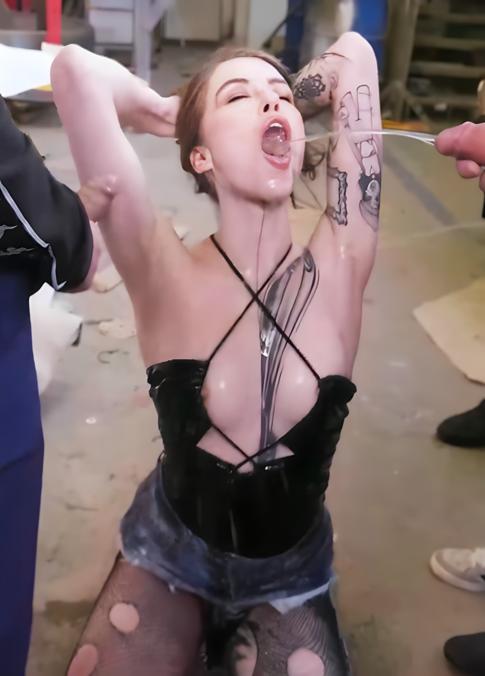 PornBoxEde^nIvy东欧变态( `美女爱喝尿 %群;炮吃好多鸡巴