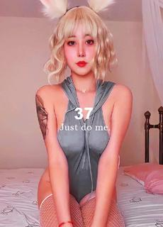 银发兔女郎性感诱惑