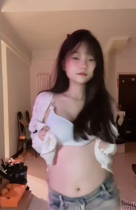 这个博主名字叫牛油果，说真的 这一款实在是太可爱了，特别是那对QQ弹弹的奈子，让人心动，视频合集1