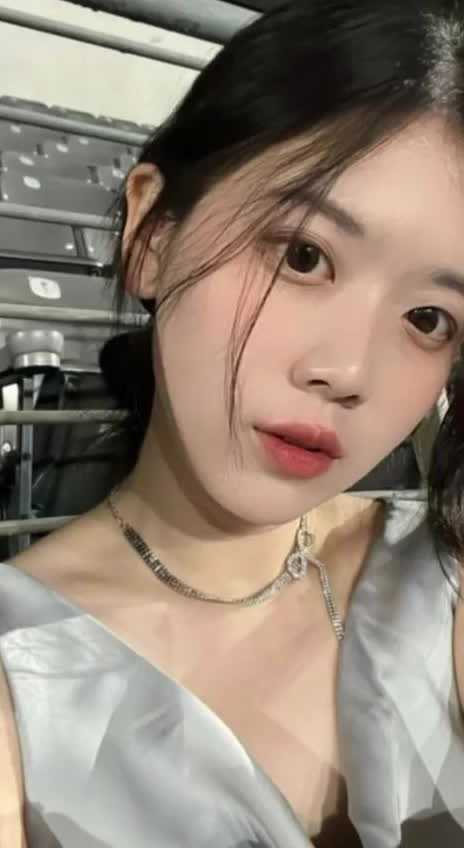 重庆西南大学校花王星美 给不知名男子口交视频流出