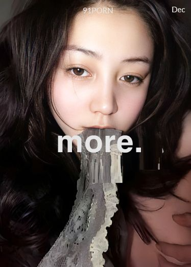 后入刺青正妹 胸前纹身惹眼