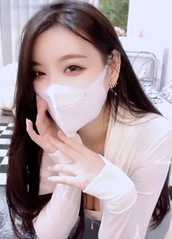 杨晨晨 早期还不敢这么直接的影片 后面就为了人民币全都露了