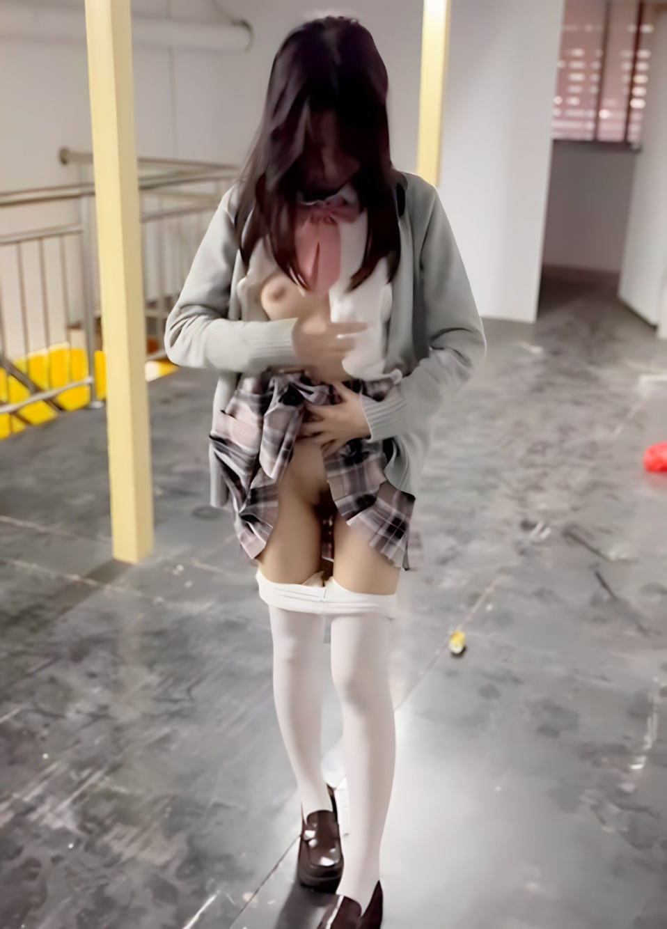 采花小盗，在校读书的小母狗被大神肆意玩弄，已退圈，狠肏内射！