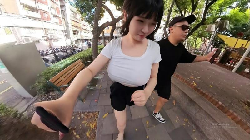 穿内衣跑步V_[ _S没穿内衣跑步：哪个!比较=快？--黑男邱比特